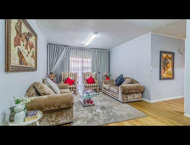 6 BEDROOM HOUSE FOR SALE IN ROBIN HILLS